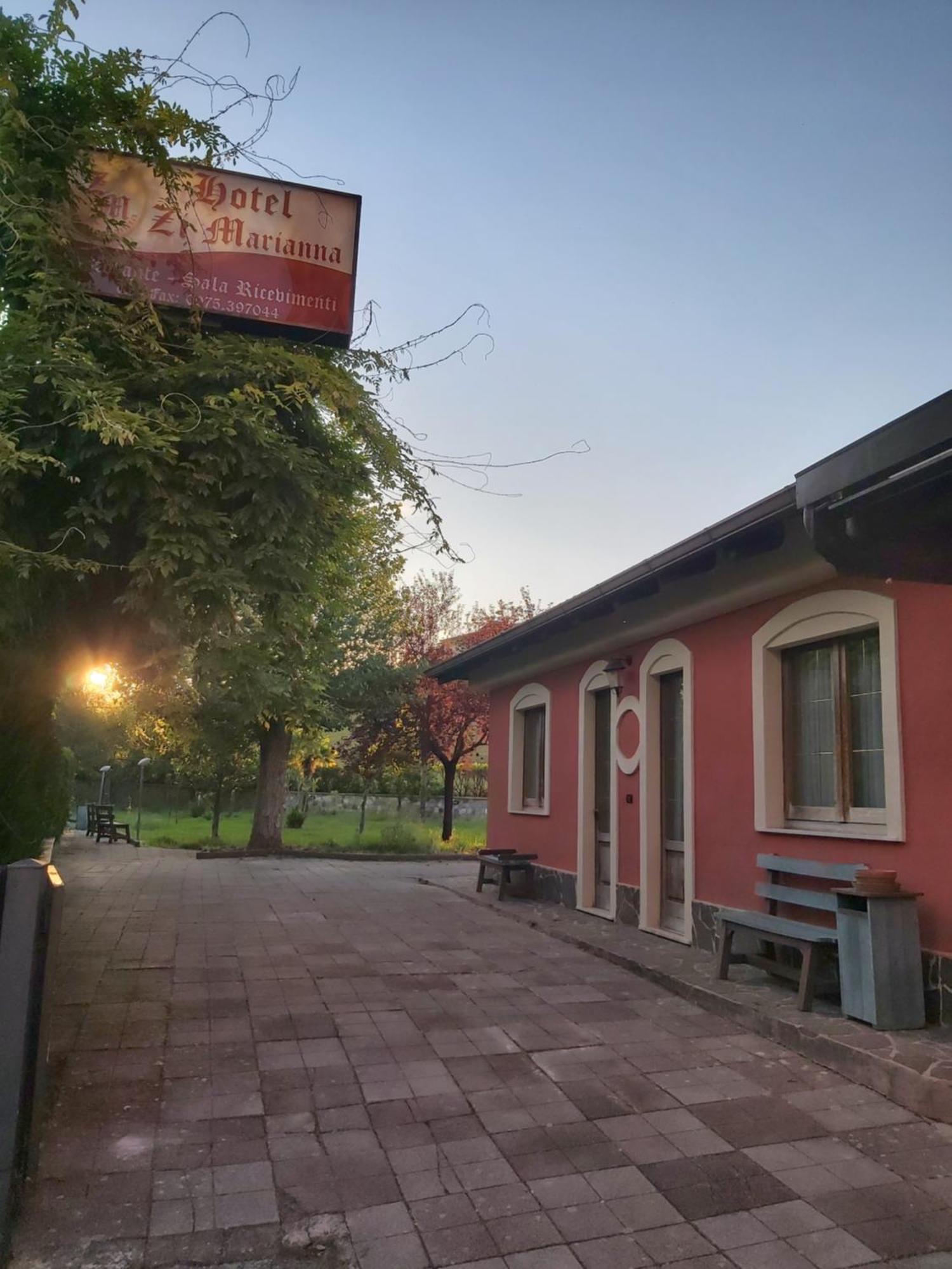 Hotel Zi Marianna Pertosa Экстерьер фото